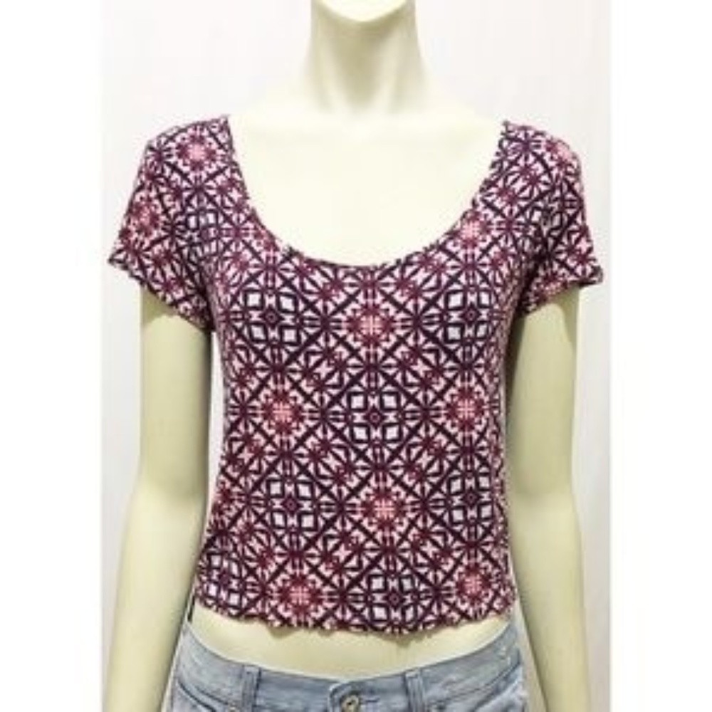 About A Girl XL Red and Black Kaleidoscope T-Shirt